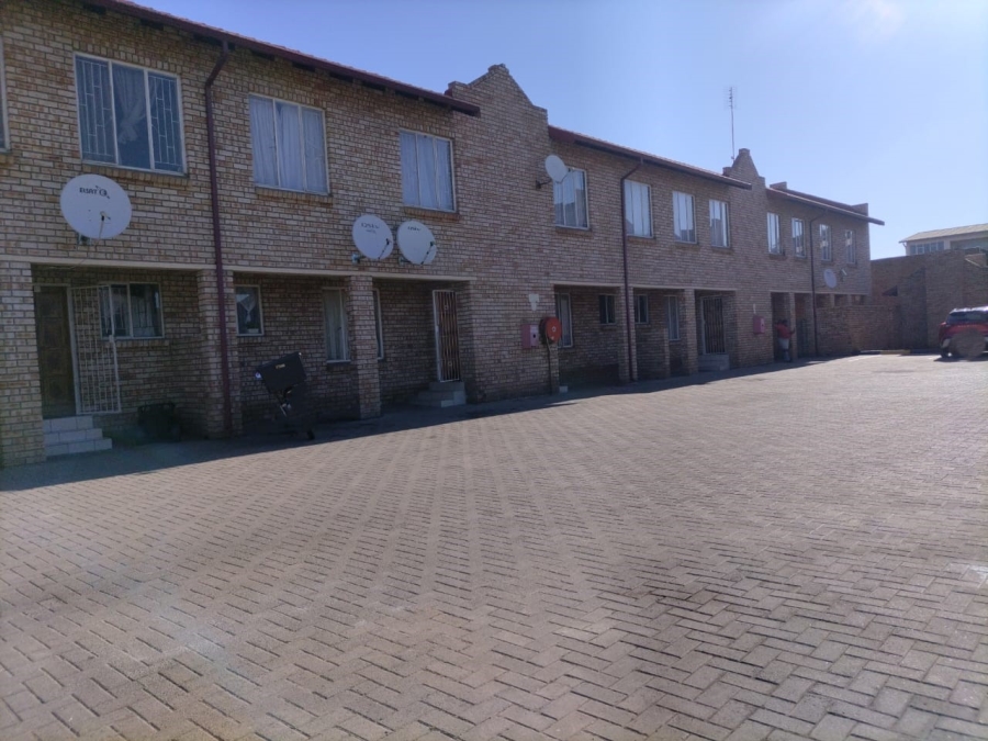 1 Bedroom Property for Sale in Rustenburg Central North West